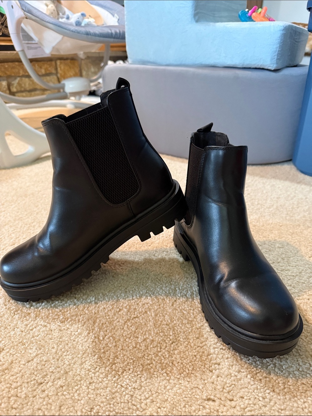 Soda Black Chunky Chelsea Lug Boots